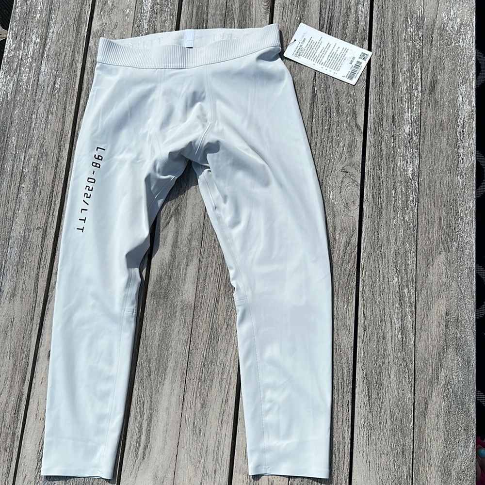 Lululemon NWT License to Train Tight 21" in vapor size L